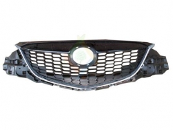 GRILLE AVANT AVEC MOULURE SUPÉRIEURE NOIRE ET INFÉRIEURE CHROMÉE