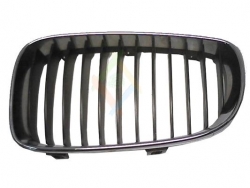 GRILLE AVANT GAUCHE CADRE CHROME/LAMELLES NOIRES