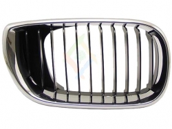 GRILLE DROITE AVEC CADRE CHROME/LAMELLES NOIRES