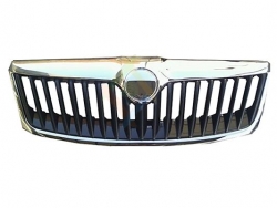 GRILLE AVANT AVEC CADRE CHROMÉ