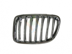 GRILLE GAUCHE AVEC CADRE CHROMÉ/7 LAMES CHROMÉES