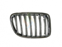 GRILLE DROITE AVEC CADRE CHROMÉ/7 LAMES CHROMÉES