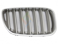 GRILLE AVANT DROITE CHROME