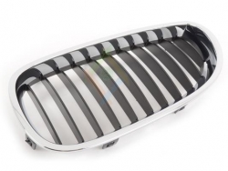 GRILLE GAUCHE AVEC BORD CHROME LAMELLES NOIRES